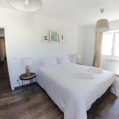 Classic, Moder 2br In A Trendy Nbh Лісабон